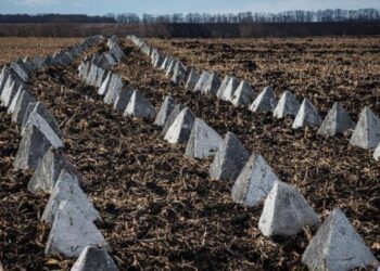 Мінфін не дозволив Броварській громаді передати гроші Білопіллю на встановлення протитанкових пірамід