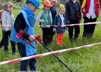 Мінна безпека: рятувальники провели навчання для школярів Андріяшівки + ФОТО