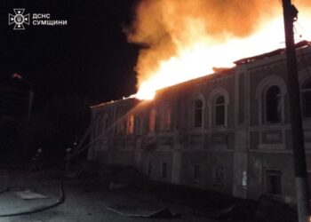 На Конотопщині вогнеборці двічі ліквідовували пожежі, спричинені ворожими обстрілами