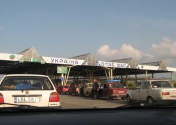 На кордоні з Польщею обмежено роботу двох пунктів пропуску: в ДПСУ пояснили причини