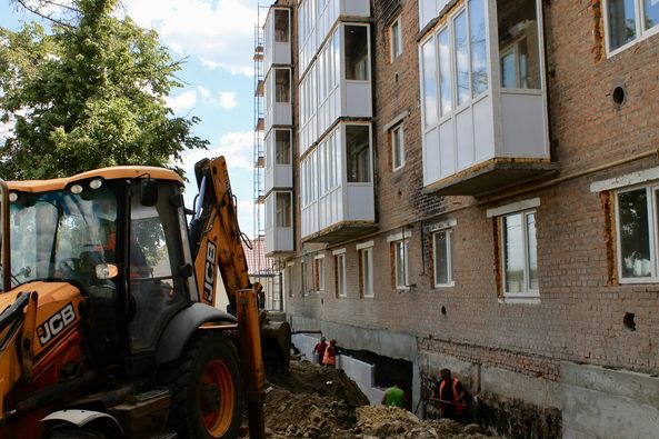 На Сумщині продовжують відбудовувати багатоповерхівки
