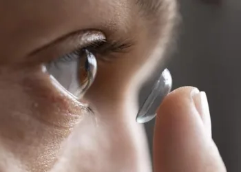 Науковці винайшли контактні лінзи, що дають змогу бачити інфрачервоне світло