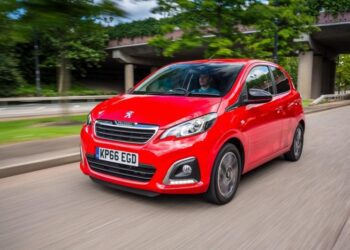 Недорогий і практичний: експерти назвали ідеальний автомобіль для водіїв-початківців