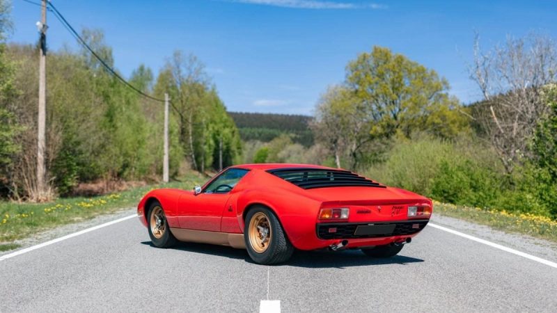 Один із найдорожчих вживаних автомобілів у світі продадуть на аукціоні: яка його ціна (фото)