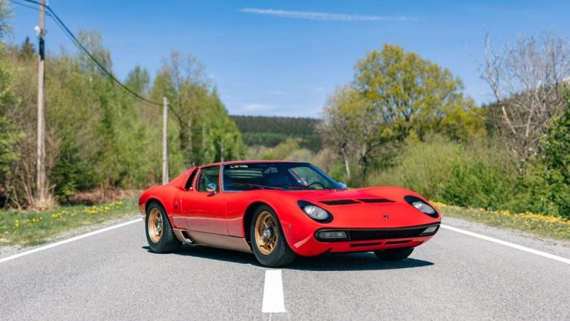 Один із найдорожчих вживаних автомобілів у світі продадуть на аукціоні: яка його ціна (фото)