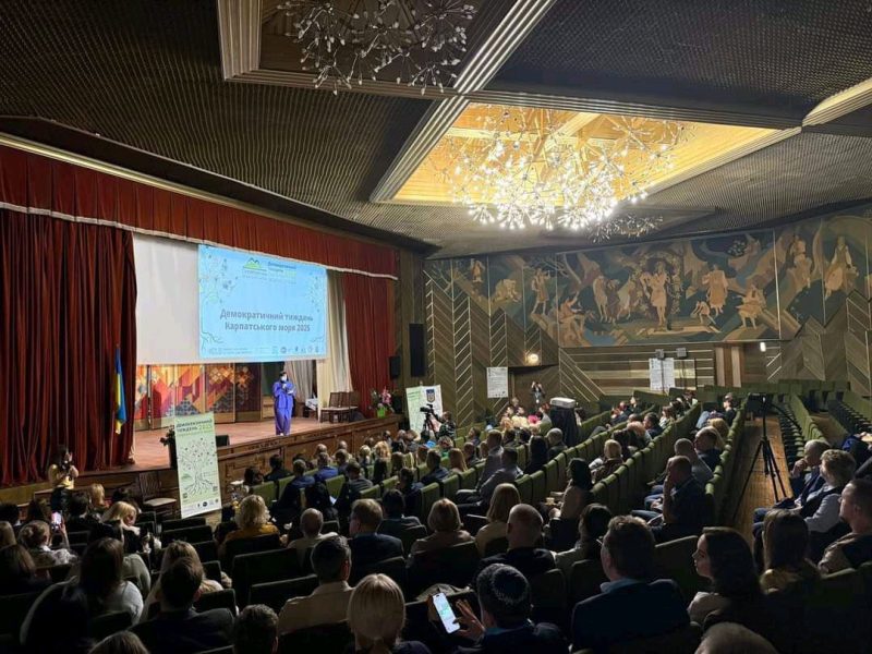 Олег Стогній представляє Роменську громаду на Міжнародному форумі «Демократичний тиждень Карпатського моря» у Трускавці + ФОТО