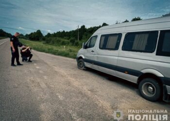 Подробиці дронової атаки по гуманітарному автобусу на Шосткинщині