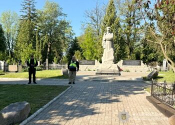 Поліція Сумщини закликає утриматися від масових зібрань 8 та 9 травня через безпекову ситуацію