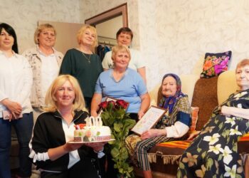 ПРИВІТАЛИ ЗІ 100-РІЧЧЯМ ЖИТЕЛЬКУ ОХТИРКИ ОЛЕНУ ГРИЦЕНКО