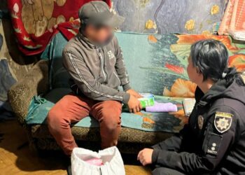 Разом — заради добробуту: поліцейські Охтирщини та представниця Червоного Хреста підтримали родини з дітьми