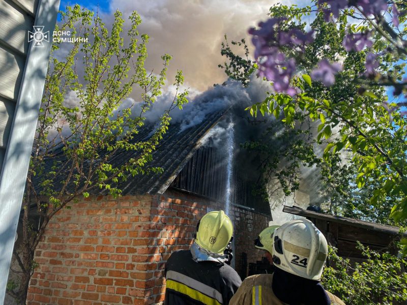 Рятувальники Сумщини п’ять разів ліквідовували загоряння господарчих будівель