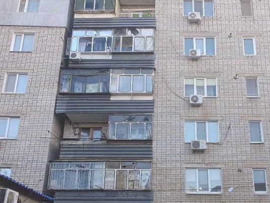 Росіяни атакували Нікополь: пошкоджено магазини, спортклуб та 2 багатоповерхівки