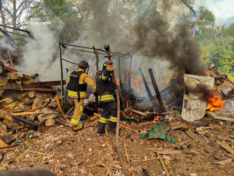 Росіяни скинули авіабомби на громаду у Сумській області: поранені люди, виникла пожежа