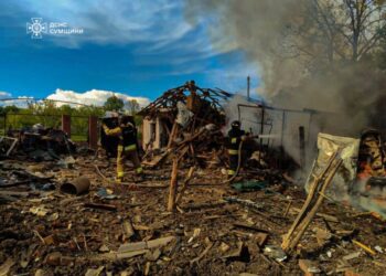 Росіяни скинули авіабомби на громаду у Сумській області: поранені люди, виникла пожежа