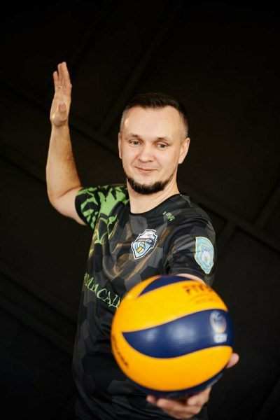 Схилимо голови. Волейбольний тренер, життя якого обірвалося на Луганщині