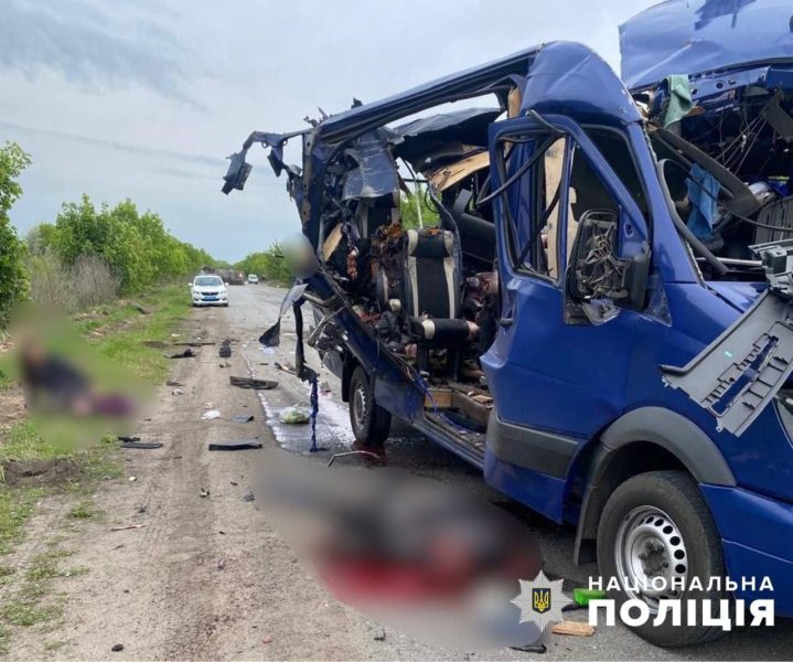 Трагедія на Сумщині: внаслідок удару ворожого БпЛА по рейсовому автобусу поблизу Білопілля загинули 9 людей, 4 – поранені + ФОТО