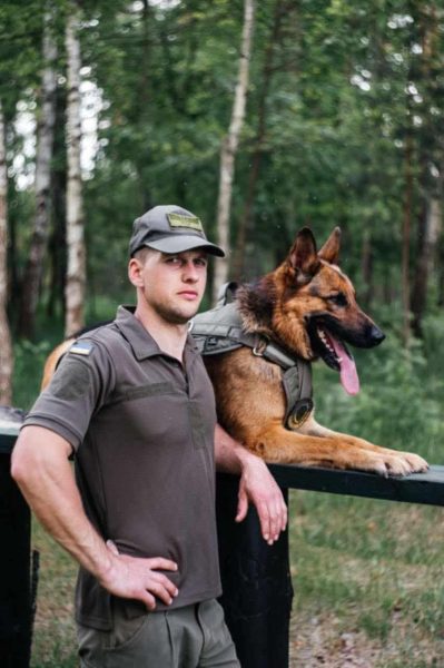 Тримайся, Ральф! Службовий пес, якого було поранено під час ракетного удару, переніс першу операцію