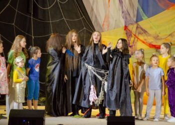 У ЦЕНТРІ КУЛЬТУРИ ТА ДОЗВІЛЛЯ “КНЄЖА” ЗІБРАЛИСЯ ОХТИРСЬКІ ТЕАТРАЛИ