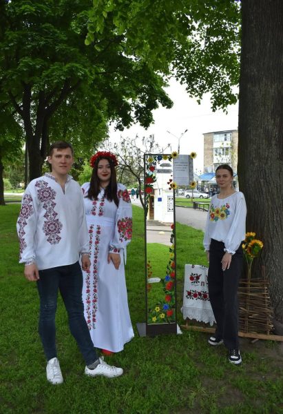 У Конотопі пройшла фотоакція «Подивись – так виглядає Україна»