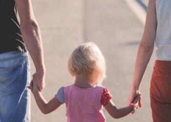 У Роменському районі проживає 32 усиновлені дитини