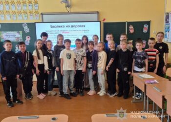 У Ромнах поліцейські провели урок з безпеки дорожнього руху для школярів