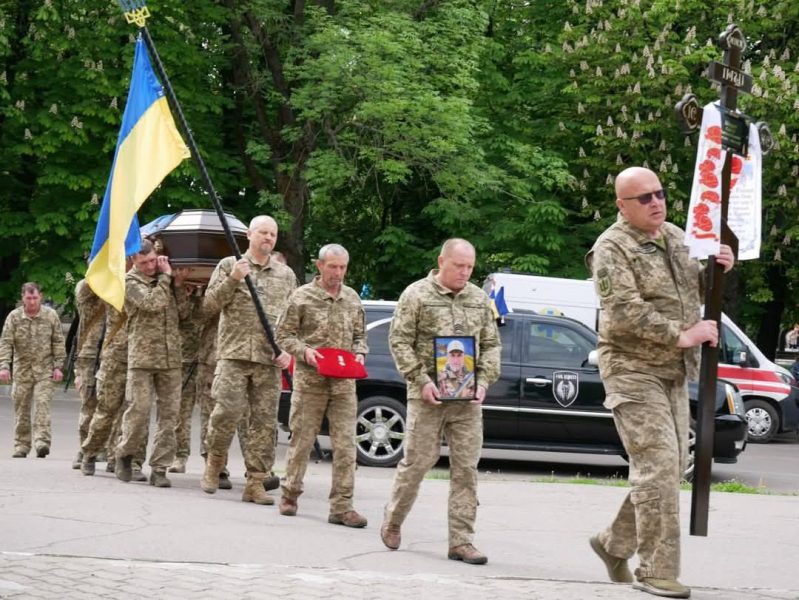 У Ромнах попрощалися з військовим Сергієм Шкурою, який загинув ще в жовтні 2023 року + ФОТО