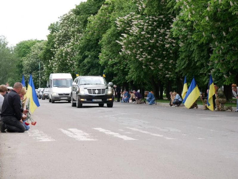 У Ромнах попрощалися з військовим Сергієм Шкурою, який загинув ще в жовтні 2023 року + ФОТО
