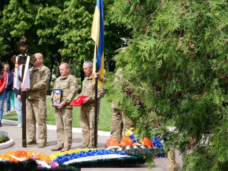 У Ромнах попрощалися з військовим Сергієм Шкурою, який загинув ще в жовтні 2023 року + ФОТО