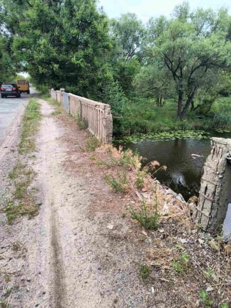 У Шостці на мосту Галенківського озера впала частина опори