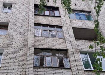 У Шостці пошкоджено 8 багатоквартирних будинків. Волонтери надали людям допомогу для екстреного ремонту житла