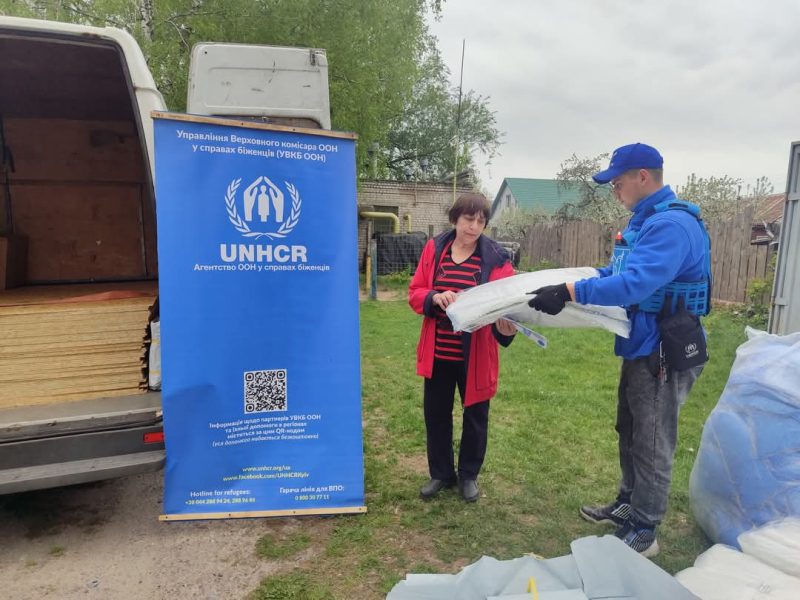 У Шостці пошкоджено 8 багатоквартирних будинків. Волонтери надали людям допомогу для екстреного ремонту житла