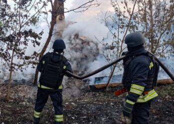 У Шосткинському районі вогнеборці ліквідували пожежі, які спричинили ворожі авіаудари + Фото