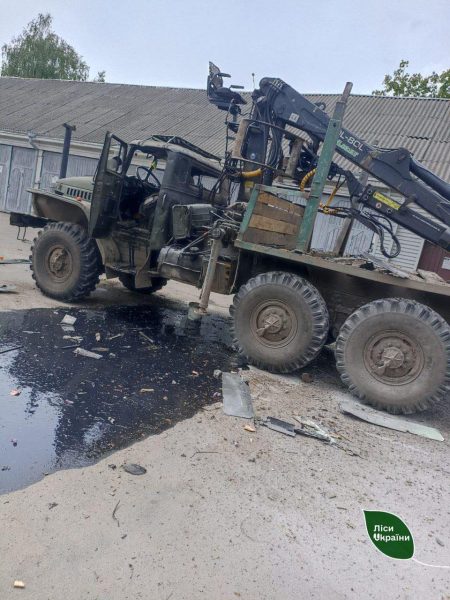 У Сумах через атаку БпЛА загинув водій транспорту АТ “Сумиобленерго”, пошкоджено лісовоз ДП “Ліси України”