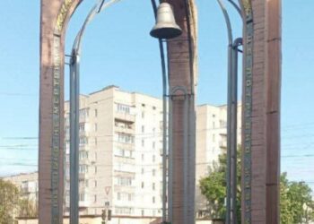 В Охтирці знову не до кінця демонтували радянську символіку