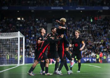 ВІДЕО. Чемпіонські розваги. Гравці Барси роз’їжджали вночі на велосипедах