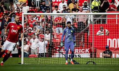 ВІДЕО. Лідер атаки Арсенала покинув тренування в супроводі лікарів