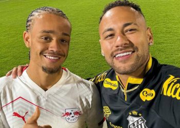 ВІДЕО. Неймар і Хаві Сімонс зустрілися. І організували крутий баттл