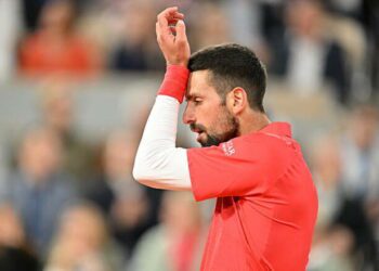 ВІДЕО. Новаку заважав вітер. Джокович успішно стартував на Ролан Гаррос