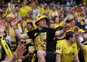 ВІДЕО. Теплий прийом. Фанати Буде-Глімта завадили виспатися Тоттенгему