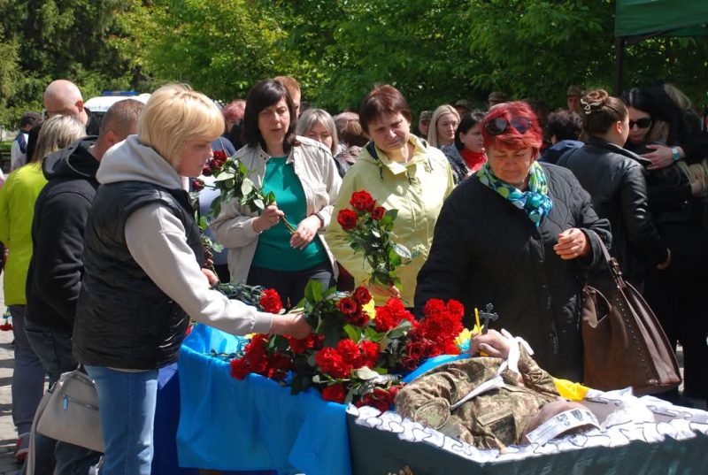 Захищав Батьківщину з першого дня повномасштабного вторгнення: Шостка попрощалася з 33-річним нацгвардійцем Миколою Кліменком