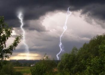 Завтра вдень очікується гроза
