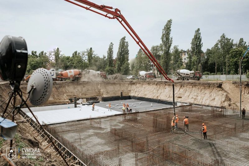 У Сумах зводять вже другу підземну школу: будівництво оглянув начальник ОВА Олег Григоров