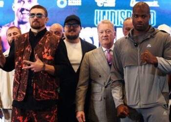 Паркер чи Вордлі: Воррен обговорив суперника для переможця бою Усик – Дюбуа