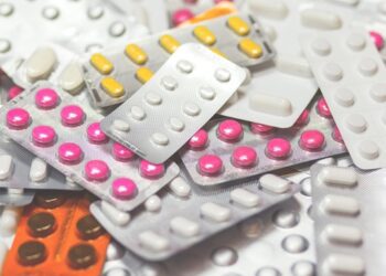 Вчені навчилися створювати парацетамол із пластикових пляшок