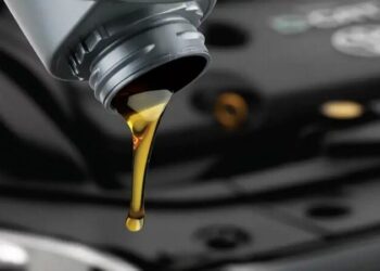 Чи потрібно заливати густе масло в двигун з великим пробігом