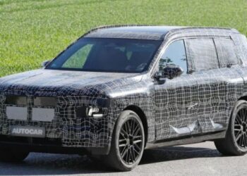 Новий флагман: найбільший кросовер BMW помітили під час тестів (ФОТО)