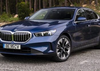 BMW відклала рестайлінг «п’ятірки»: коли з’являться нові технології