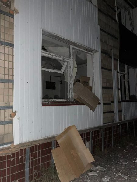 У Тростянці через ворожий обстріл виникла масштабна пожежа