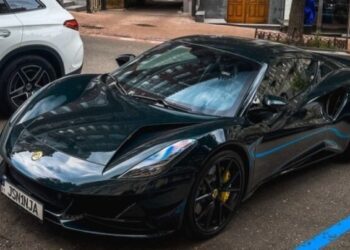 В столиці помітили унікальний британський спорткар за $100 000 (ФОТО)