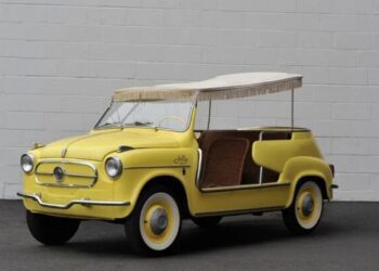 Старий 65-річний FIAT без вікон і дверей продають за ціною нового Porsche Cayenne (ФОТО)